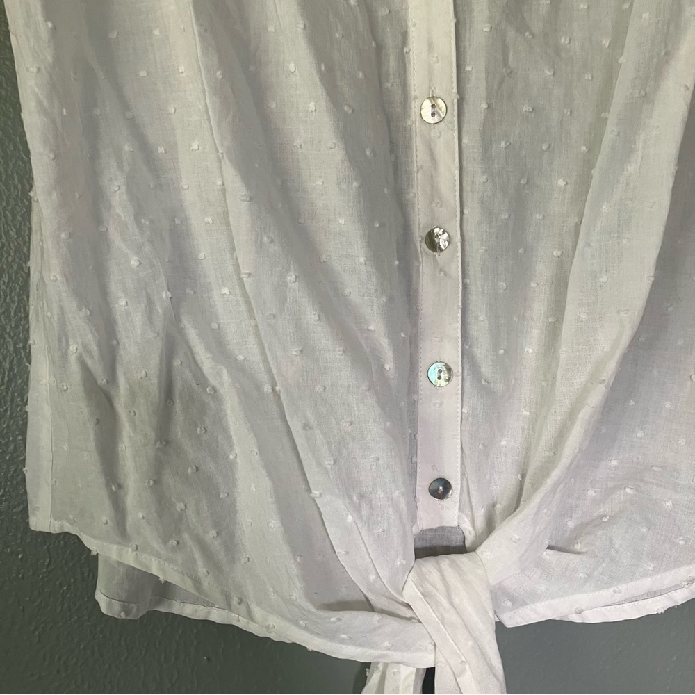 White Sleeveless Button-Up Top - Picture 2 of 5